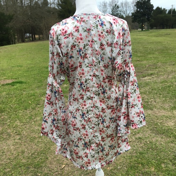 Rodeo Fox Floral & Lace Top Size S/M - Picture 5 of 7